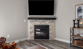 5702 N YOSEMITE Ln, Appleton, WI 54913