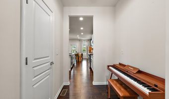 704 Groveland Cir, Ann Arbor, MI 48108
