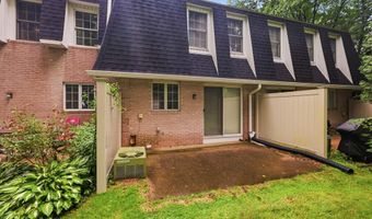 2 Mansion Woods Dr B, Agawam, MA 01001