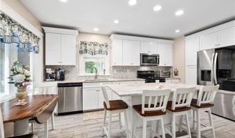 121 Commonwealth Ave, Warwick, RI 02886