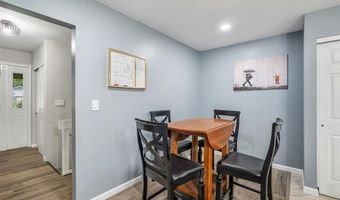 463 Londondary Dr, Ballwin, MO 63011