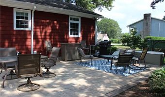 25 Beechnut Dr, Johnston, RI 02919