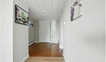 2 Buckingham St, Barrington, RI 02806