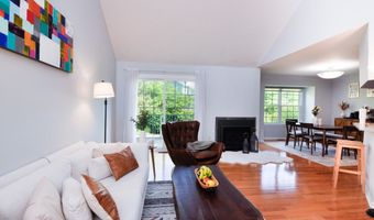 4471 Hillside Ct, Ann Arbor, MI 48105