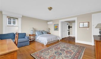 4 Van Zandt Ave, Newport, RI 02840