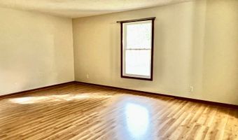 1047 Oak Dr, Altoona, WI 54720