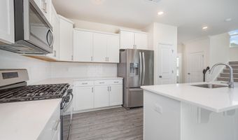 80 Nailsworth St, Angier, NC 27501