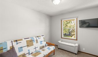 2242 Camelot Ct, Altoona, IA 50009