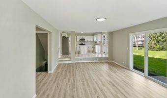 731 Roaring Brook Ln, Algonquin, IL 60102