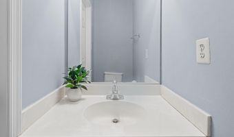 21196 WINDING BROOK Sq, Ashburn, VA 20147