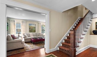 51 Ayrault St, Newport, RI 02840