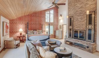 6 Williamsburg Ln, Bedford, NH 03110