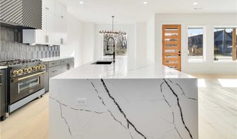 810 NW 11th St, Bentonville, AR 72712