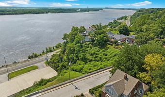 711 Riverview Dr, Alton, IL 62002