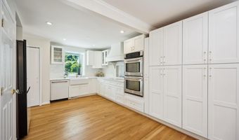 9813 MONTAUK Ave, Bethesda, MD 20817