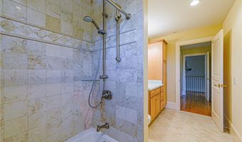 127 Cliff Dr, Narragansett, RI 02882