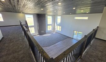 38515 129th St, Aberdeen, SD 57401