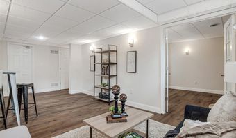 190 Oakbriar Farm Dr, Ballwin, MO 63021