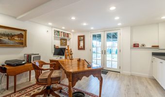 34 Skyline Dr, Brookfield, CT 06804