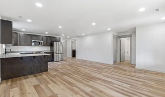 915 S Hudson Ave, Aurora, MO 65605