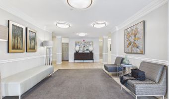 2101 N MONROE St #403, Arlington, VA 22207