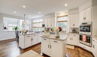 9110 WILLOW GATE Ln, Bethesda, MD 20817