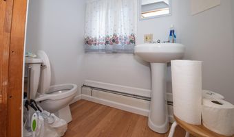 12 Jase Ct, Albany, NY 12208