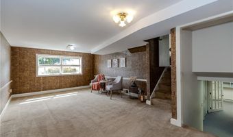 22 Whitewood Dr, Cranston, RI 02920