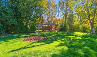 2200 S GREENVIEW St, Appleton, WI 54915