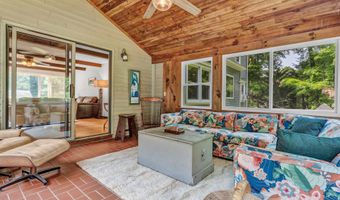 8 Sassafras Ln, Clinton, CT 06413