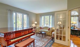 60 Pheasant Dr, East Greenwich, RI 02818