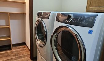 2702 Railroad Cir, Aberdeen, SD 57401