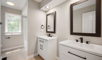 7474 Oakland Hills Dr, Indianapolis, IN 46236