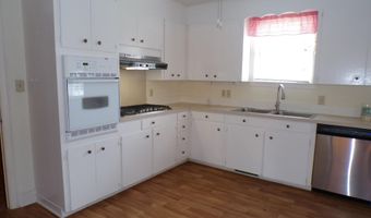 302 Baskin Ave, Bishopville, SC 29010