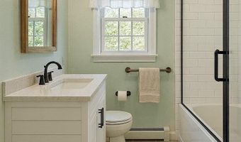 8 Meadow Ln, Coventry, RI 02816