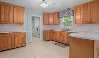 53 Woodlake Cir, Altavista, VA 24517