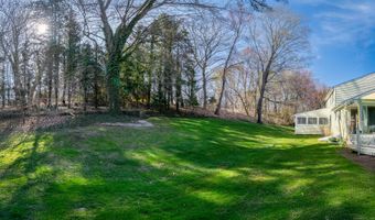 10 Corbin Cir, Branford, CT 06405