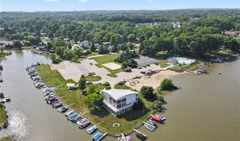 3854 Surfside Cir, Aurora, OH 44202