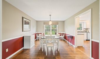 27 S Pond Cir, Cheshire, CT 06410