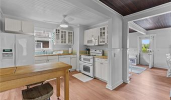 17 Warren Ave 17, Middletown, RI 02842