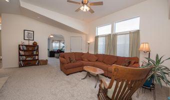 171 Leisure Park Cir, Santa Rosa, CA 95401