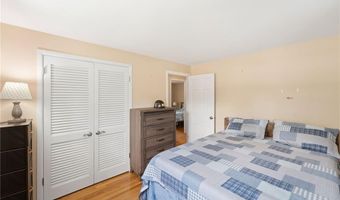 1 Woodhaven Dr, Cumberland, RI 02864