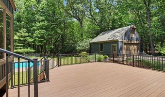 385 Greentree Ln NE, Ada, MI 49301