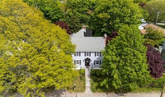 7 Florence Ave, Newport, RI 02840