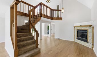 32 Briarwood Rd, Lincoln, RI 02865