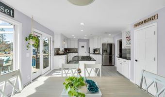 20 Dune Dr, Bayville, NJ 08721