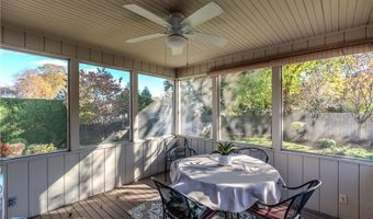 17 Woodview Dr, Cranston, RI 02920