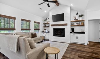 616 HIRAM Dr, Bauxite, AR 72011