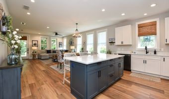 225 Ave D, Apalachicola, FL 32320