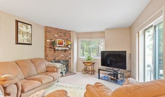 102 Captain Eames Cir 102, Ashland, MA 01721